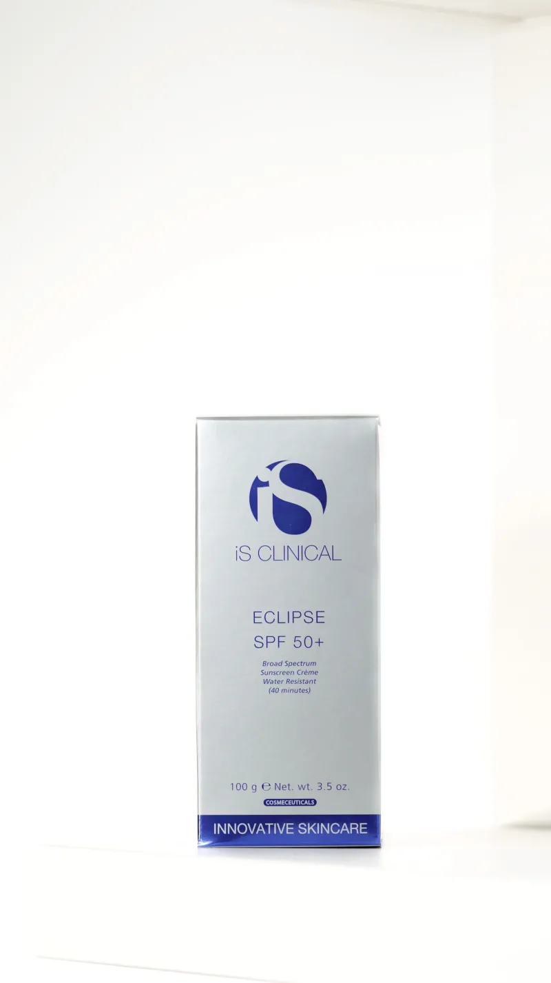 Легкий сонцезахисний крем з SPF 50+ iS Clinical