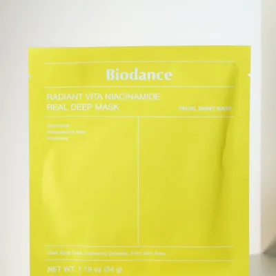 Освітлювальна гідрогелева маска для обличчя Biodance