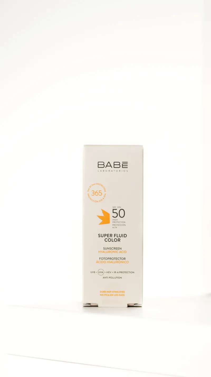 Сонцезахисний BB-флюїд з тонуючим ефектом для всіх типів шкіри Babe 