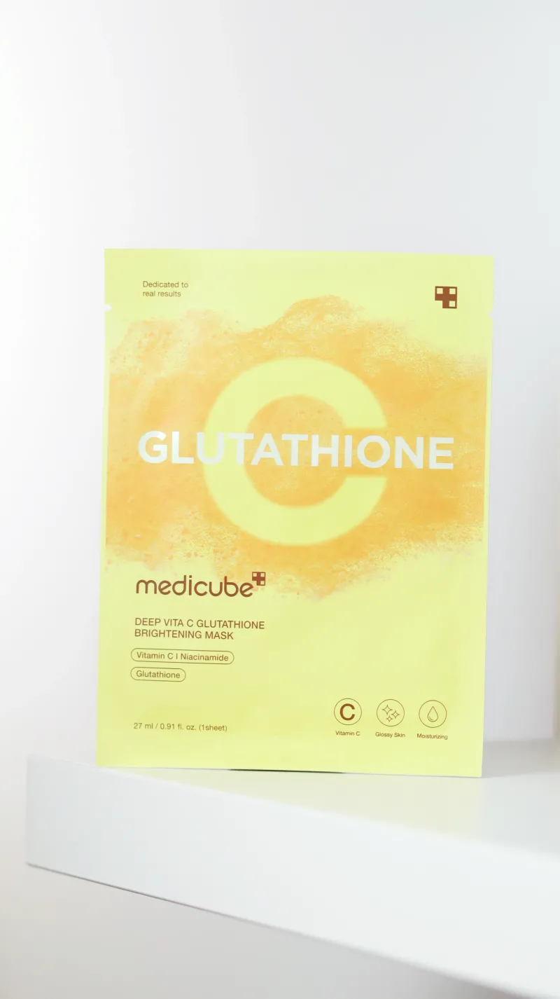Тканинна маска з вітаміном С та глутатіоном для освітлення та сяйва Medicube