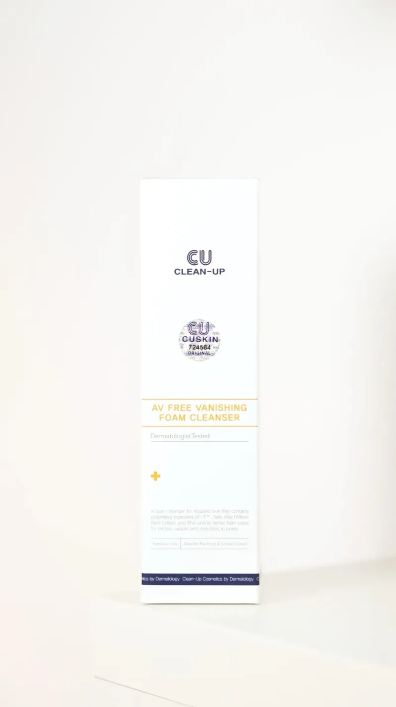 Очищуюча пінка із каламіном та саліциловою кислотою CU Skin
